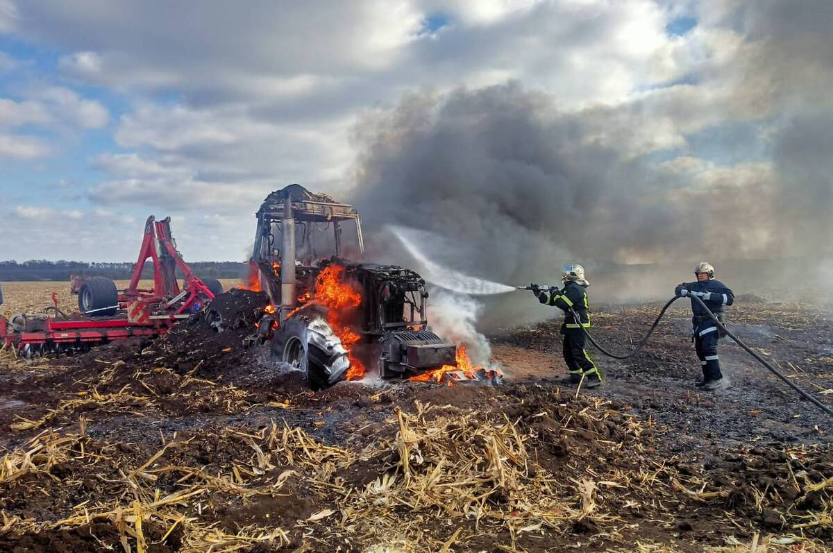 На Вінниччині під час польових робіт вщент згорів трактор: що сталося з водієм