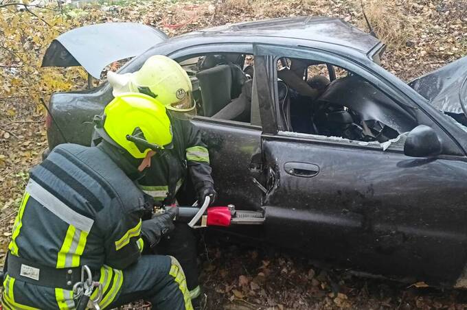 Смертельна аварія на Вінниччині: загиблого водія деблокували рятувальники (фото)