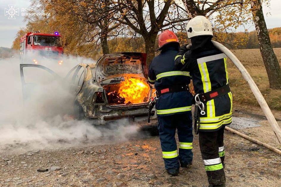 На Вінниччині за добу сталося 13 пожеж: горіли будинки, авто та комбайн

