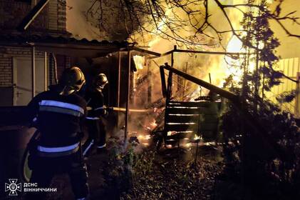 Пожежі у Вінниці та області: вночі горіли будинки і господарські споруди
