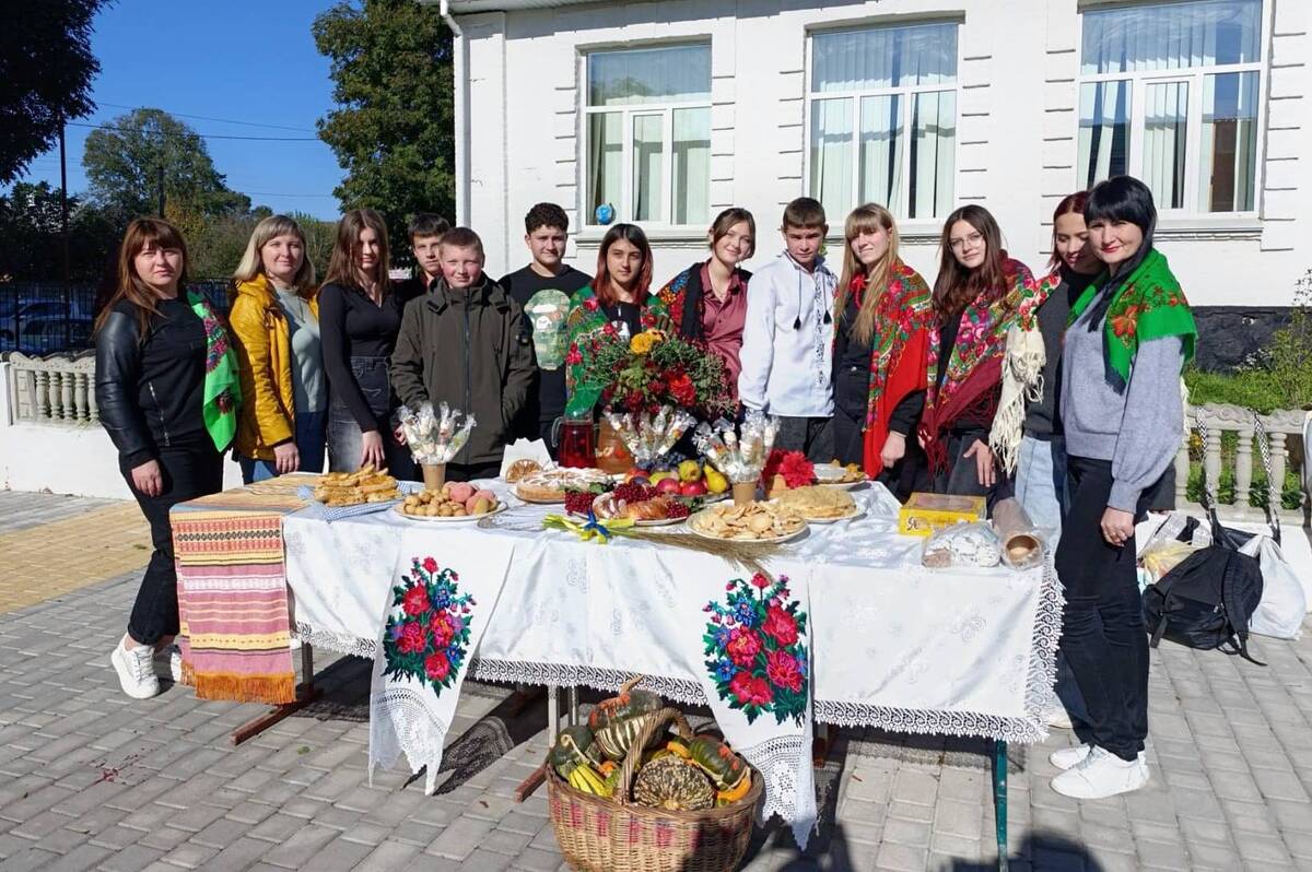 Лука-Мелешківський ліцей передав дрони військовим на фронт
