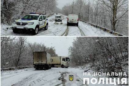 На Вінниччині поліцейський офіцер громади допоміг водієві вантажівки, який став заручником негоди