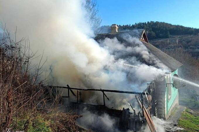 На Вінниччині через коротке замикання спалахнула господарча будівля