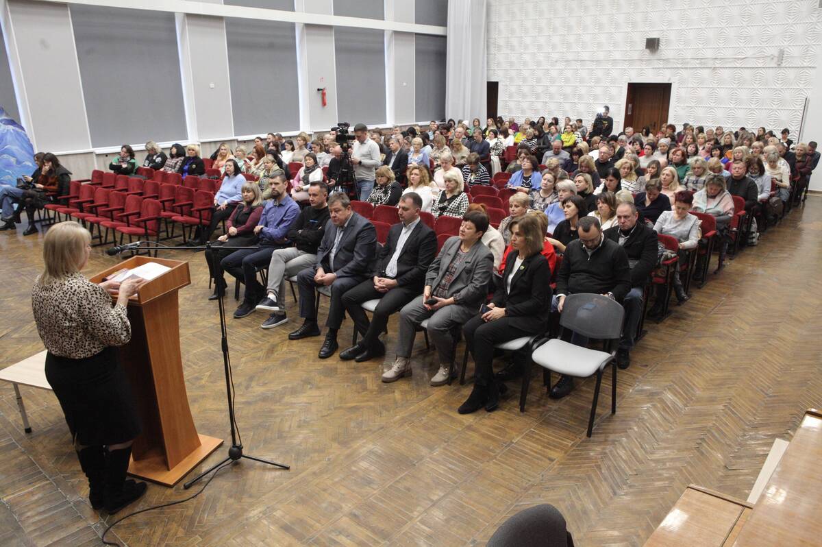 У Вінниці з освітянами та представниками профспілок обговорили виконання бюджету за 10 місяців 