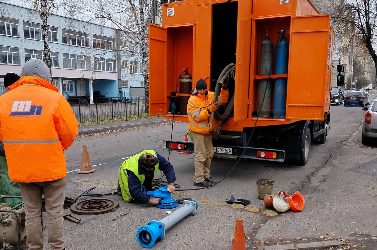 У Вінниці поруч із двома школами встановили перший з десяти запланованих пожежних гідрантів 