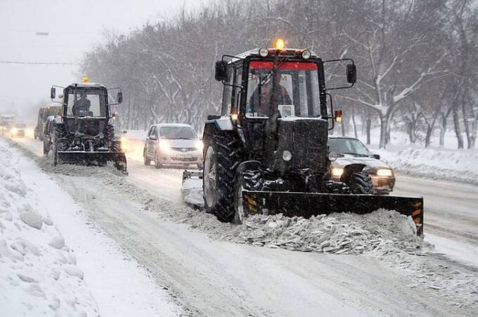 Вінницьких водіїв просять прибрати авто з-попід тротуарів та не перешкоджати прибиранню снігу