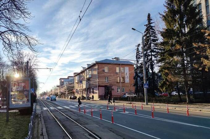 На вул. Пирогова на одному з пішохідних переходів встановили "берлінські подушки" 