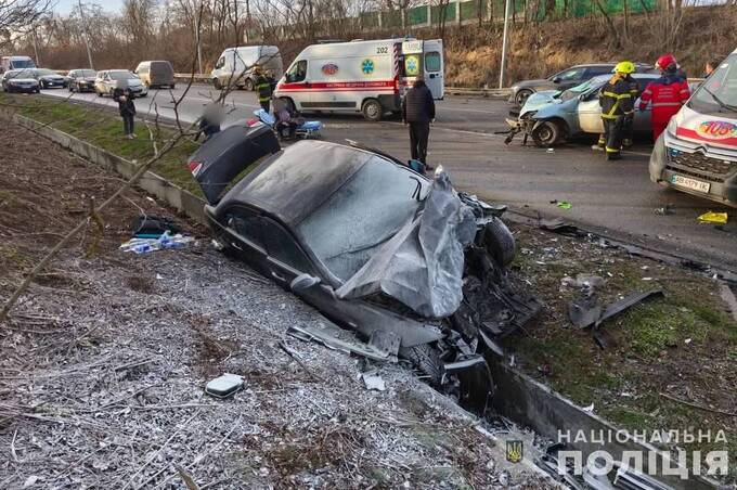 На Вінниччині сталася потрійна ДТП – одна з автівок загорілася