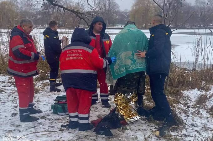 Велосипедист провалився під лід на річці Південний Буг: подробиці та відео