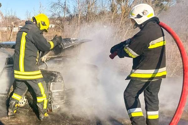 Пожежі знищили 2 авто та понад 1,5 гектари ґрунту на Вінниччині: подробиці 