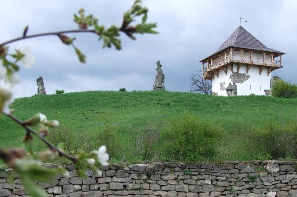 У Буші створять заказник «Гора Лисківка», щоб запобігти видобутку вапняків на «місці сили»