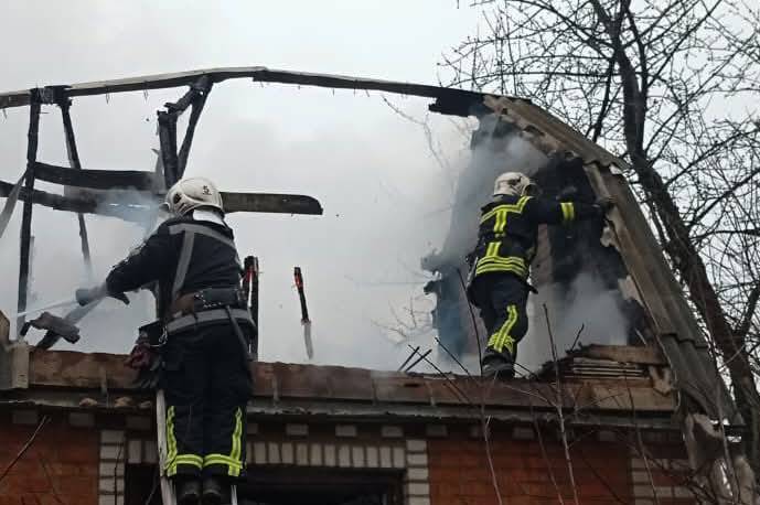 У Вінниці сталася пожежа у дачному будинку: є постраждалий