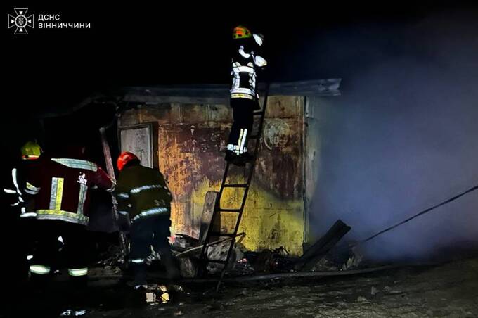 Пожежі на Вінниччині: горіли вагончик, господарська споруда та склади з дровами