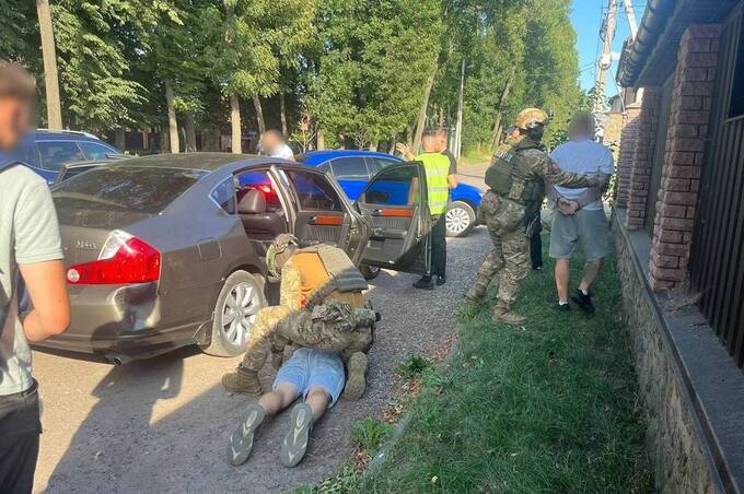 У Вінниці судитимуть угрупування, учасники якого заробляли сотні тисяч гривень на «закладках»