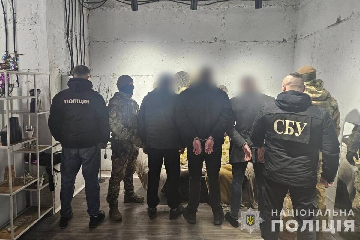 У Вінниці затримали групу рекетирів, які вимагали гроші у сина військового