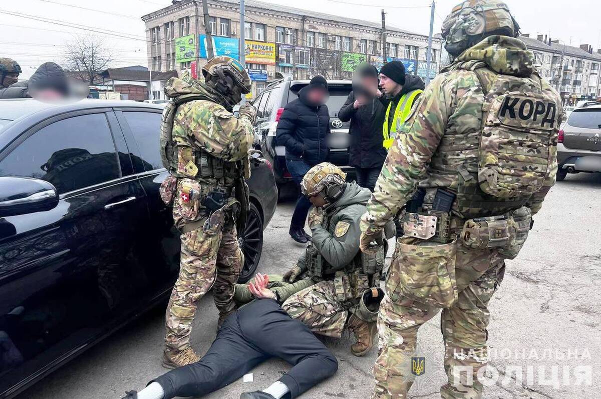 У Вінниці затримали чоловіка, який допомагав незаконно перетнути кордон за великі гроші (відео)