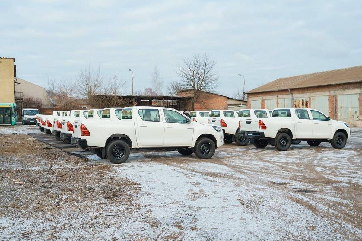 20 нових авто передала оборонцям команда Міжрегіонального координаційного гуманітарного штабу