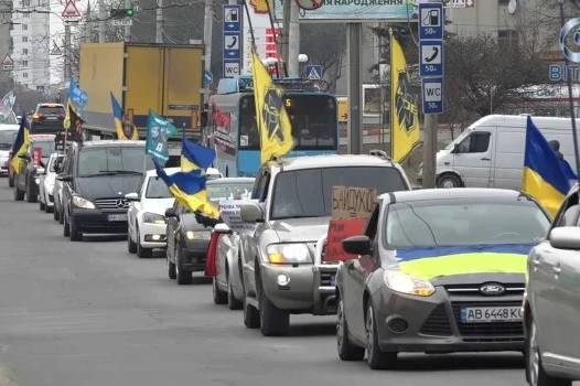 У Вінниці проходить автопробіг "Ланцюг єдності"