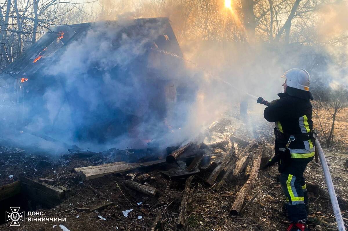 Технічні несправності та необережність: на Вінниччині горіли приватні домоволодіння