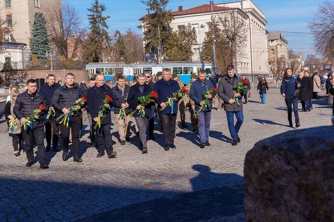 У Вінниці поклали квіти до пам’ятника Тараса Шевченка та вшанували Героїв України