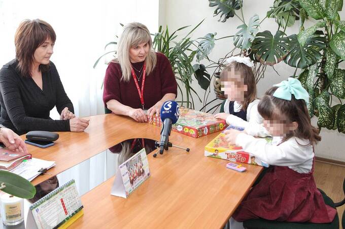 У патронатну родину вінничан Тишкевичів влаштували двох маленьких дівчаток