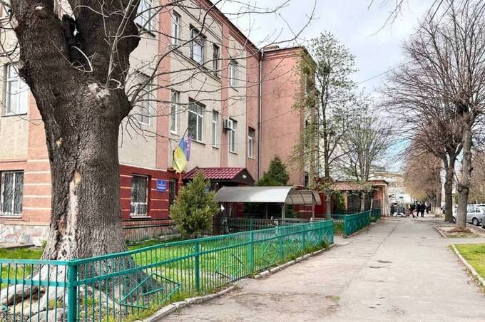 У Вінниці демонтують застарілі будівлі за колишнім пологовим на проспекті Коцюбинського
