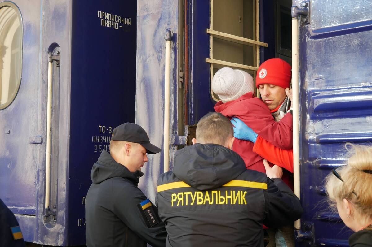 До будинку-інтернату в Тиврові екакуювали людей з Харківщини