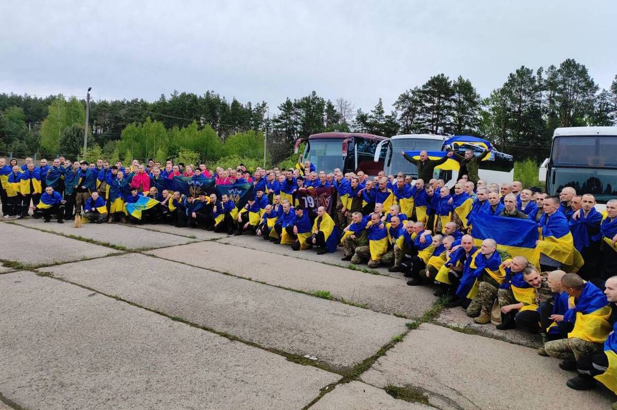 Україна повернула з полону 205 військових: подробиці та фото