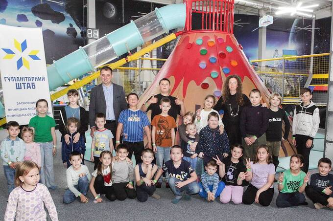 Батути, гірки і щасливі посмішки: у Вінниці для дітей пільгових категорій влаштували день радості