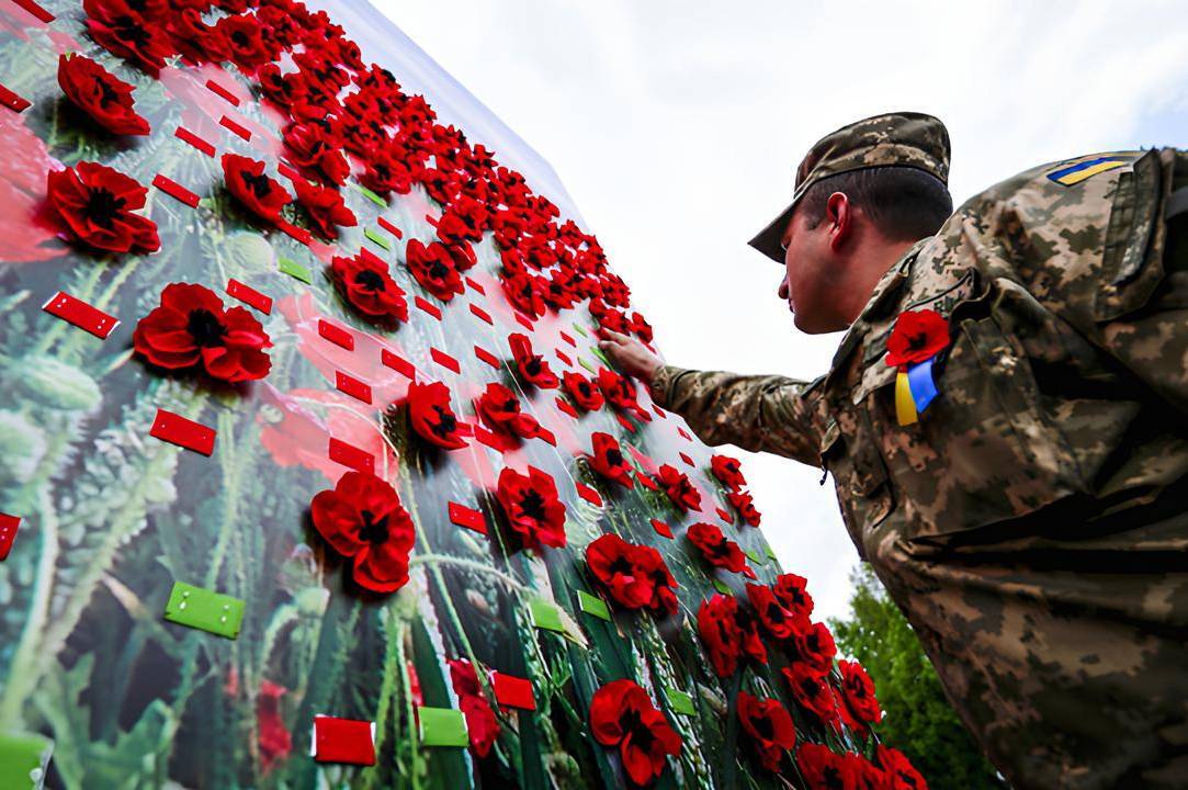 "У них ідол – дід на Красній площі, у нас – герої": Зеленський про боротьбу України з новим злом