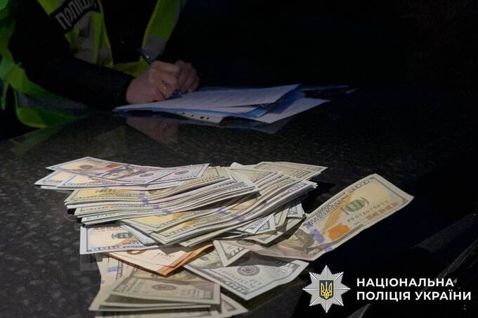 Як вчителька з Вінниці допомагала чоловікам за кордон виїжджати: поліція оприлюднила подробиці