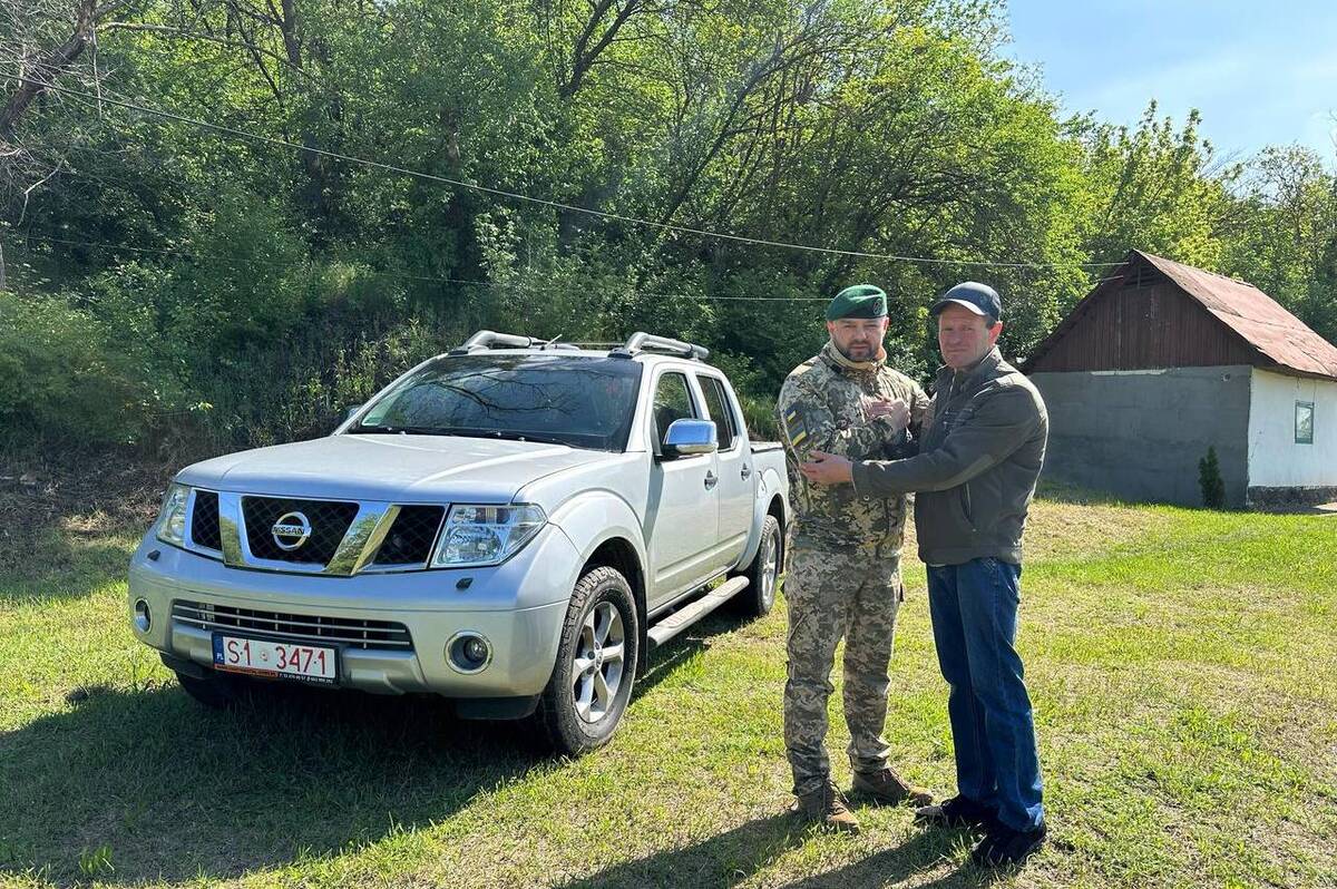 Батько загиблого прикордонника з Вінниччини передав позашляховик на фронт
