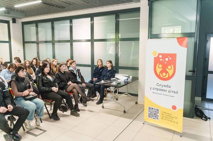 У Вінниці стартував проєкт «Код безпеки»: підлітків вчать протистояти фейкам і кіберзагрозам
