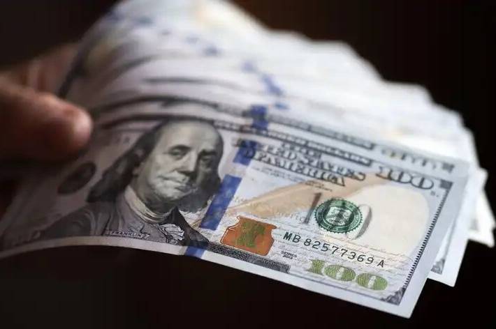 НБУ оновив курс валют: скільки коштує євро, долар та злотий у суботу, 17 травня