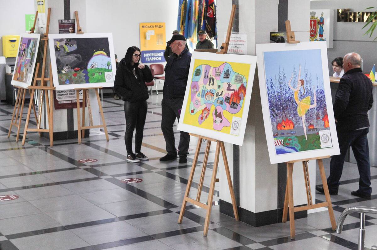 У Вінниці відкрили виставку «Гарпун»: історії війни очима дітей 