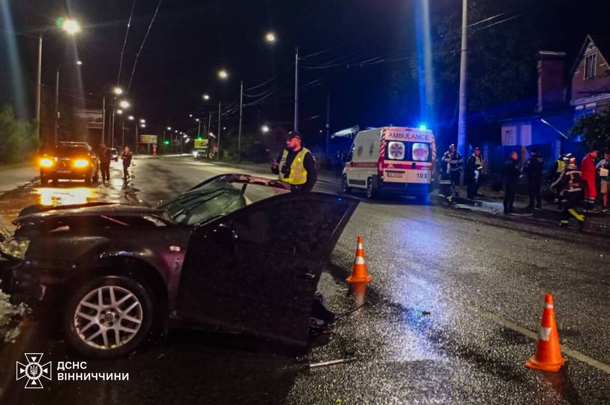 У моторошній аварії на Тяжилові автівку розірвало навпіл, є загиблий