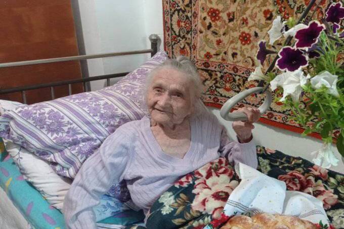 Сто років життя і мудрості: у Махнівці вітають Олену Петрівну з визначним ювілеєм