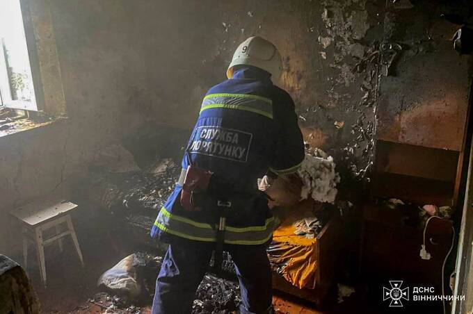 Дах згорів, техніка знищена: на Вінниччині — дві пожежі через замикання