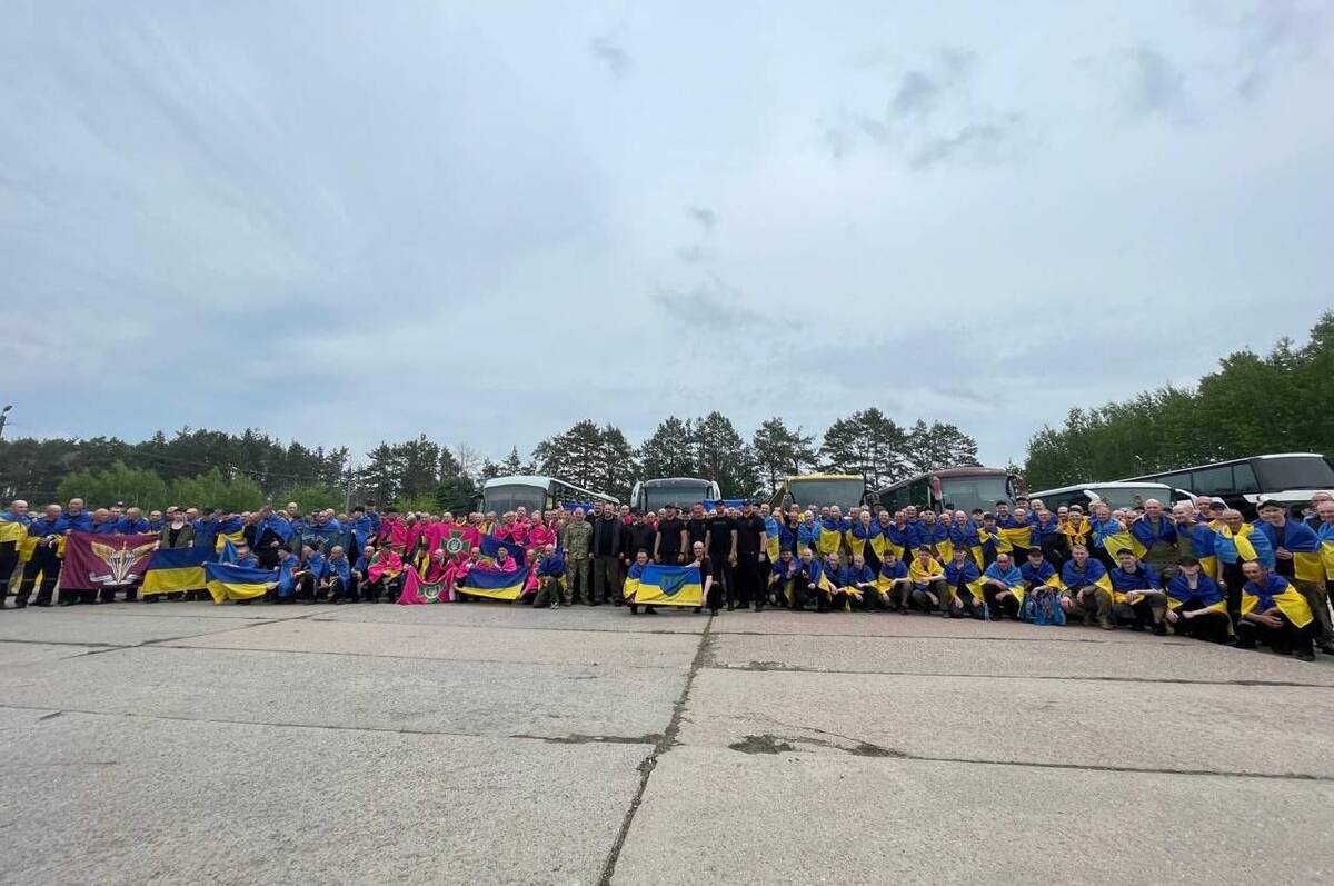 Відбувся третій етап обміну полоненими, додому повернулись 303 військовослужбовці