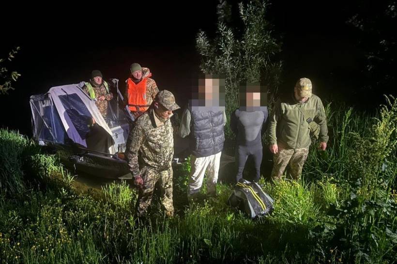 На Дністрі затримали «плавців» у гідрокостюмах: намагались уплав втекти до Молдови