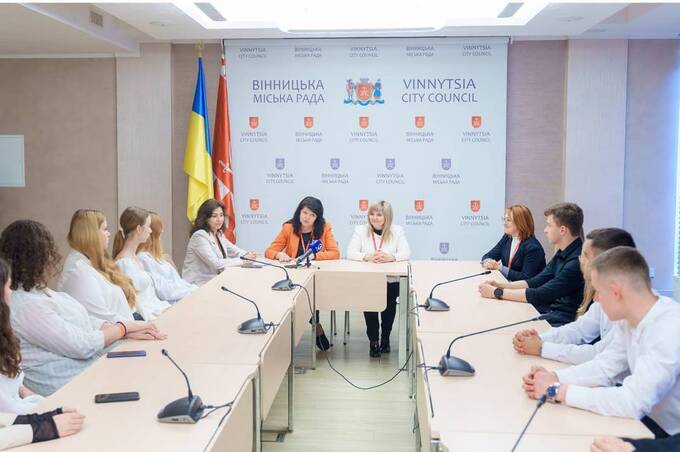 Як вінницькі школярі змінюють громаду: лідерство, ініціативи й підтримка ЗСУ