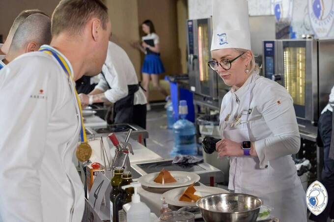 Вінничанка Вікторія Науменко виборола І місце у номінації “ЗОЛОТИЙ ШЕФ-кухар 2025”