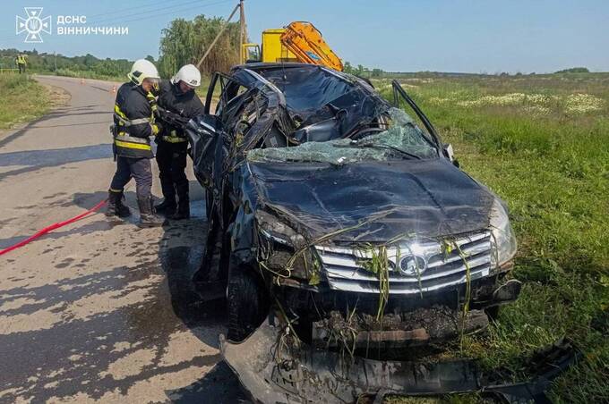 На Вінниччині авто з'їхало в річку: загинули двоє людей
