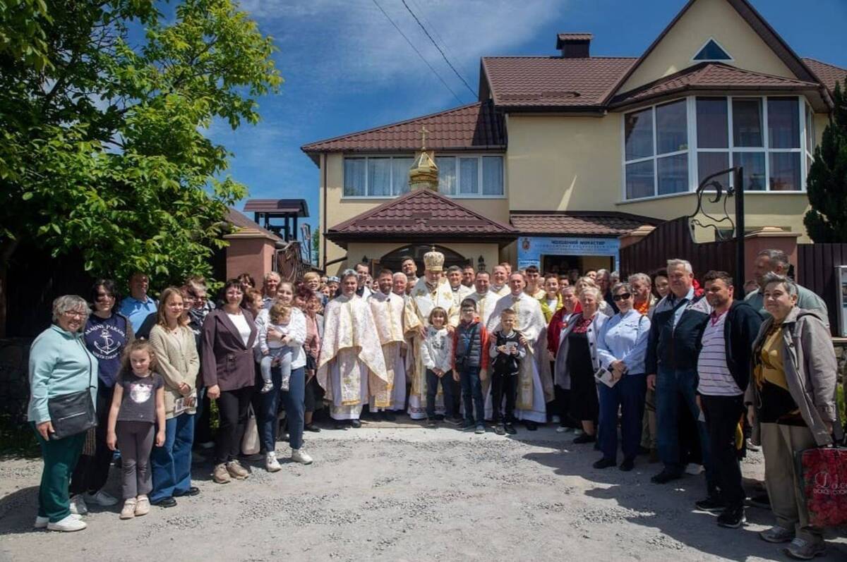 Острів молитви у серці Вінниці: у місті освятили новий монастир Згромадження Воплоченого Слова