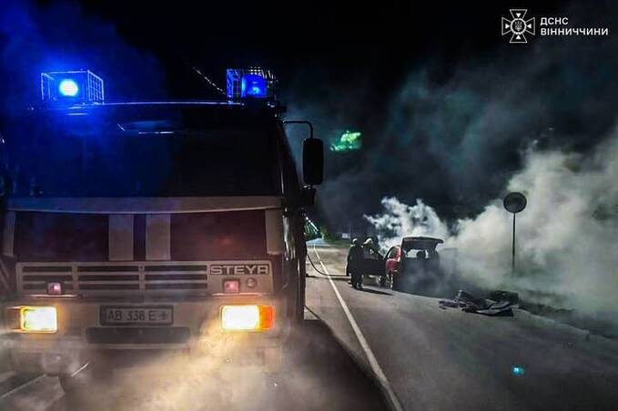 На Вінниччині просто на дорозі зайнявся автомобіль: що відомо про водія