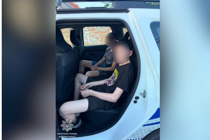 Розваги на коліях заради TikTok: у Вінниці патрульні виявили 14-річних підлітків біля залізниці