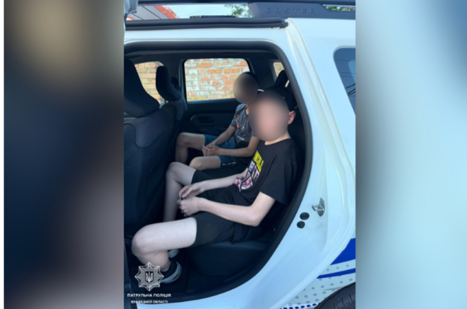 Розваги на коліях заради TikTok: у Вінниці патрульні виявили 14-річних підлітків біля залізниці