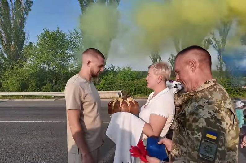 У Вінницькій області зустріли звільненого з полону прикордонника Владислава Денисюка