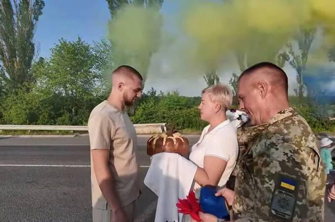 У Вінницькій області зустріли звільненого з полону прикордонника Владислава Денисюка