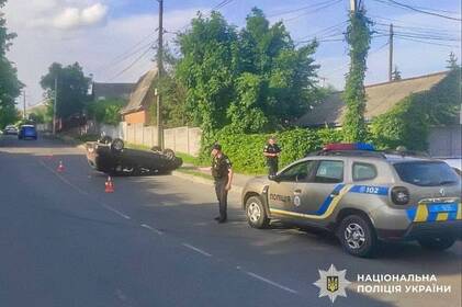 Нетверезий жмеринчанин викрав авто, щоб з’їздити в магазин — і перекинувся Нетверезий жмеринчанин викрав авто, щоб з’їздити в магазин — і перекинувся